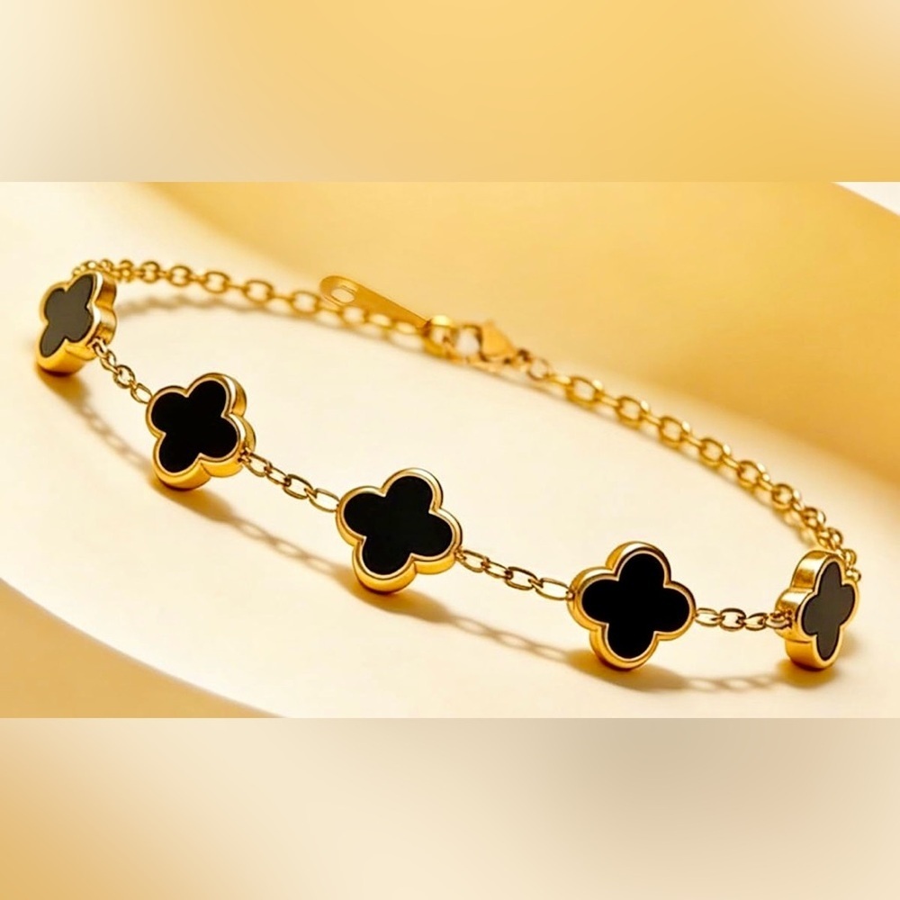 18K Gold Plated Four Leaf Clover Bracelet – Non-Tarnish Stainless Steel - Picture 3 of 8